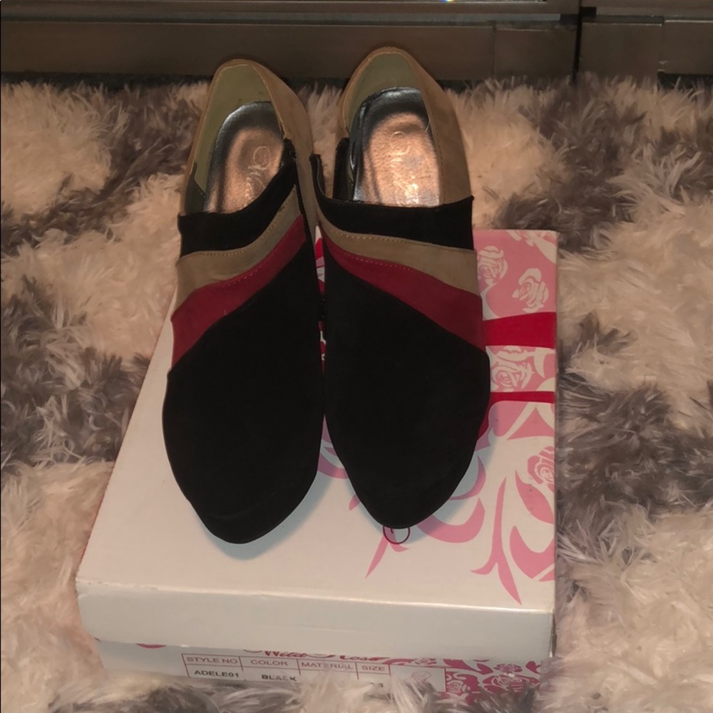 Wild Rose 🌹 booties size 6.5